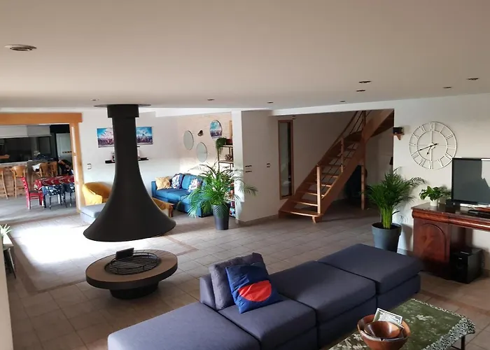 Magnifique Avec Piscine Interieure Saint-Pois