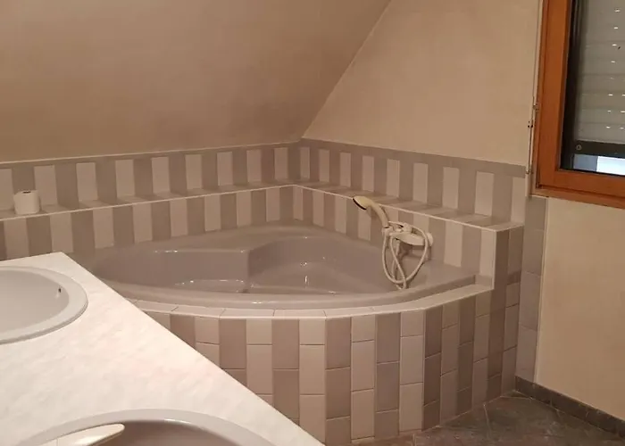 Magnifique Avec Piscine Interieure *