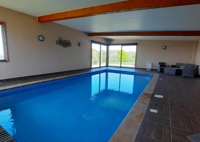 Magnifique Avec Piscine Interieure וילה Saint-Pois